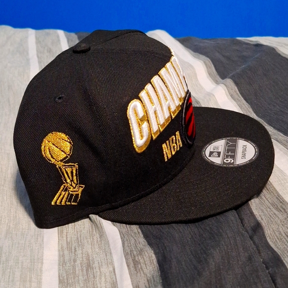 New Era 2019 Toronto Raptors Championship SnapBack - Picture 2 of 7